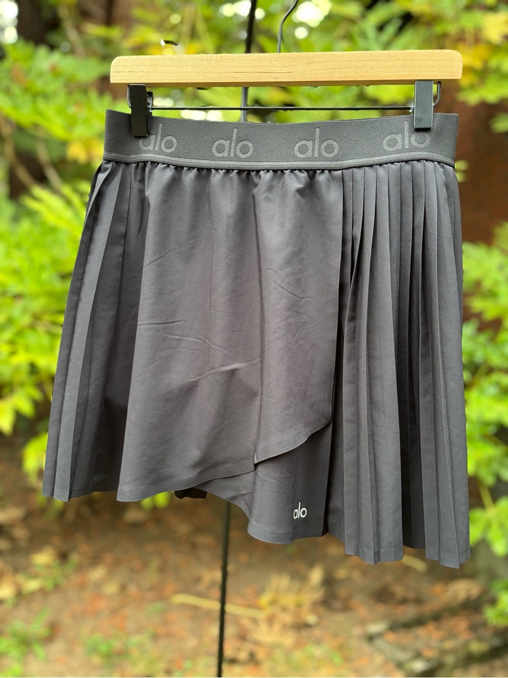 ALO Yoga Black Pleated Athletic Skort with Logo Waistband